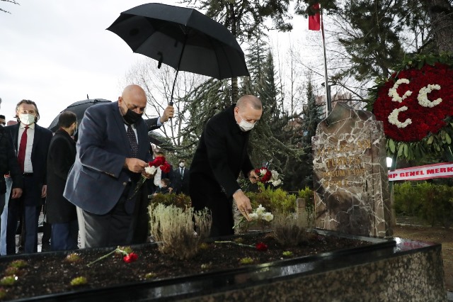 Cumhurbaşkanı Erdoğan,MHP Kurucu Genel Başkanı Alparslan Türkeş‘in anıt mezarını ziyaret